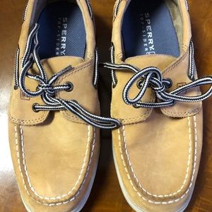 Boys Sperrys size 3